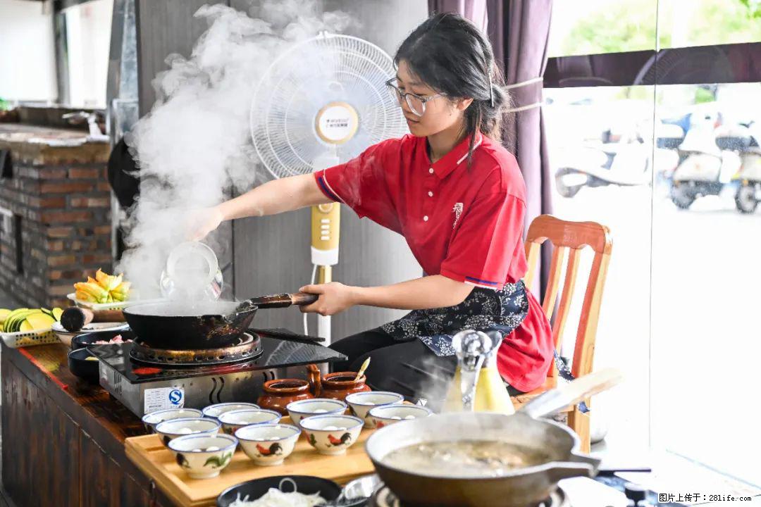 全网追的“扁担女孩”，找了一份暑假工，时薪12元 - 延边生活资讯 - 延边28生活网 yanbian.28life.net